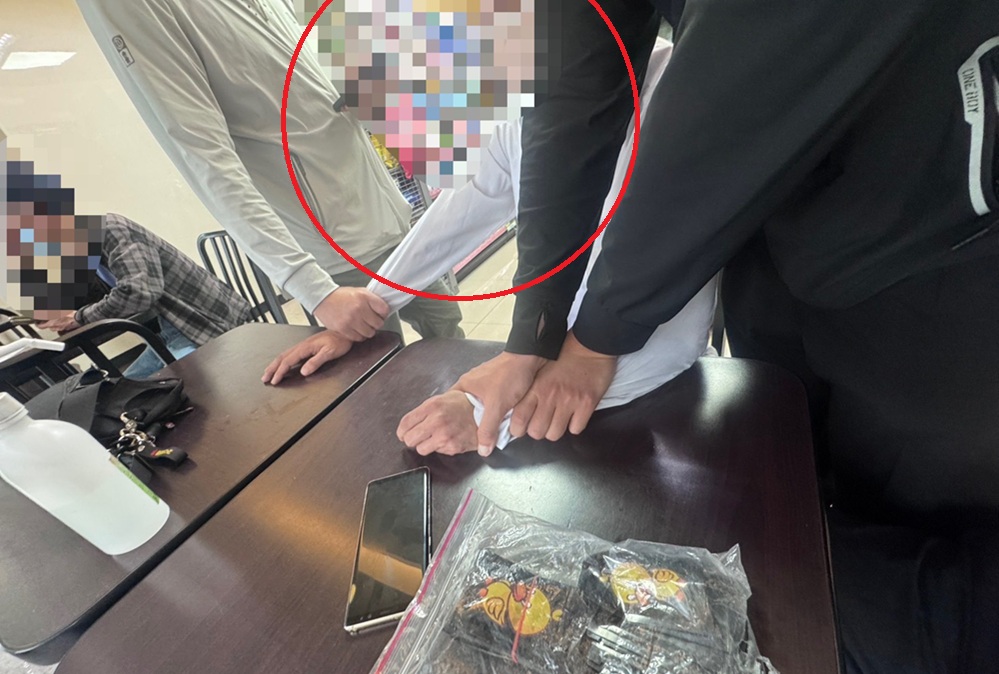 網路兜售毒品咖啡包 警埋伏逮40歲男起獲35包 186 cnews204250430a2