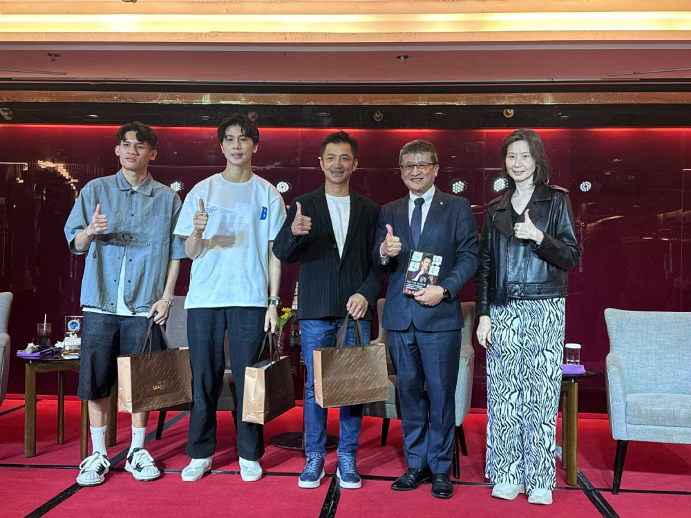 金牌教練曾自強出新書 澎坊之夜精彩加碼花火節 頂呱呱經典一斤雞限時回歸 190 cnews207250430a04