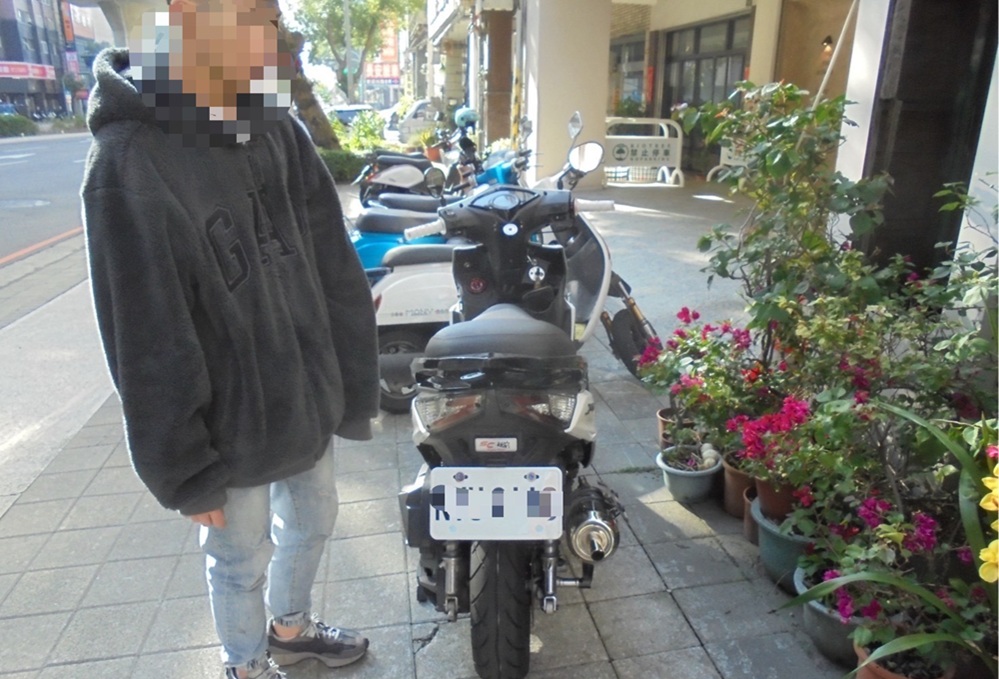 未裝後視鏡 警意外查獲註銷機車懸掛失竊車牌 206 cnews204250430a09