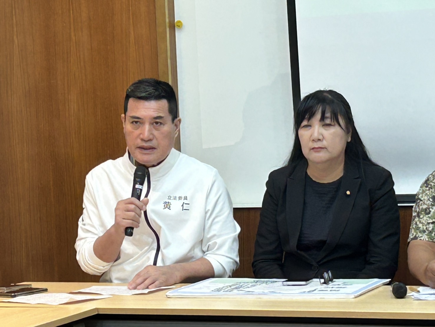 黃仁表示，原住民族基本法第二條之一規定，為促進原住民族部落健全自主發展，部落應設部落會議。部落經中央原住民族主管機關核定者，為公法人。(記者 包克明攝)
