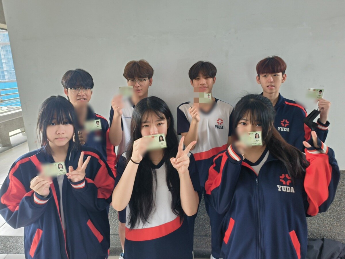 ▲憑藉著在課堂上的努力學習與實作練習,在全國性專業技術士考試中獲取認證,展現他們的專業與學習成果。