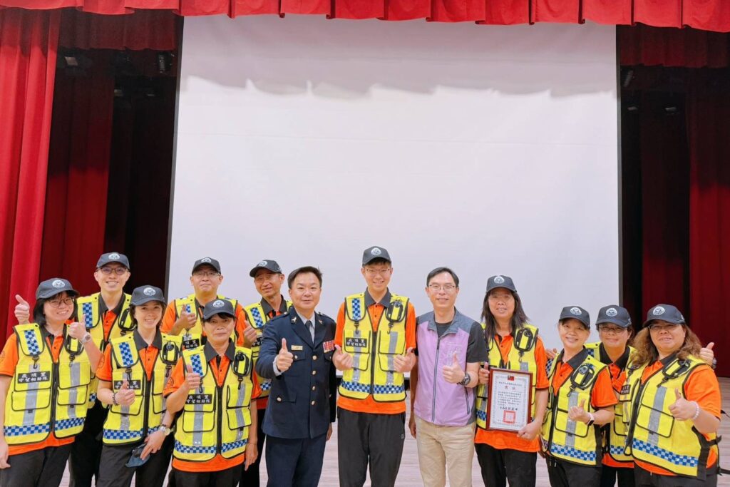 淡水崁頂里巡守隊維護治安見效 守望相助訓練警分局長公開表揚 9 MEITU 20250430 104512693