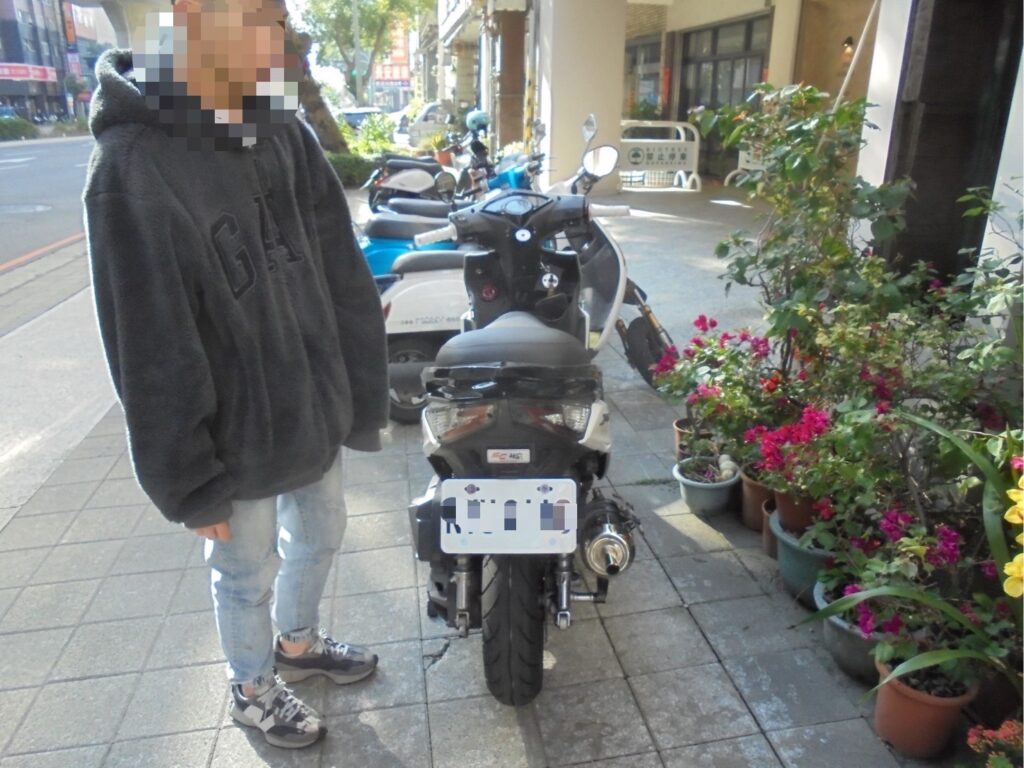 男子偷車牌移花接木上道                何安警攔查拆穿作案伎倆