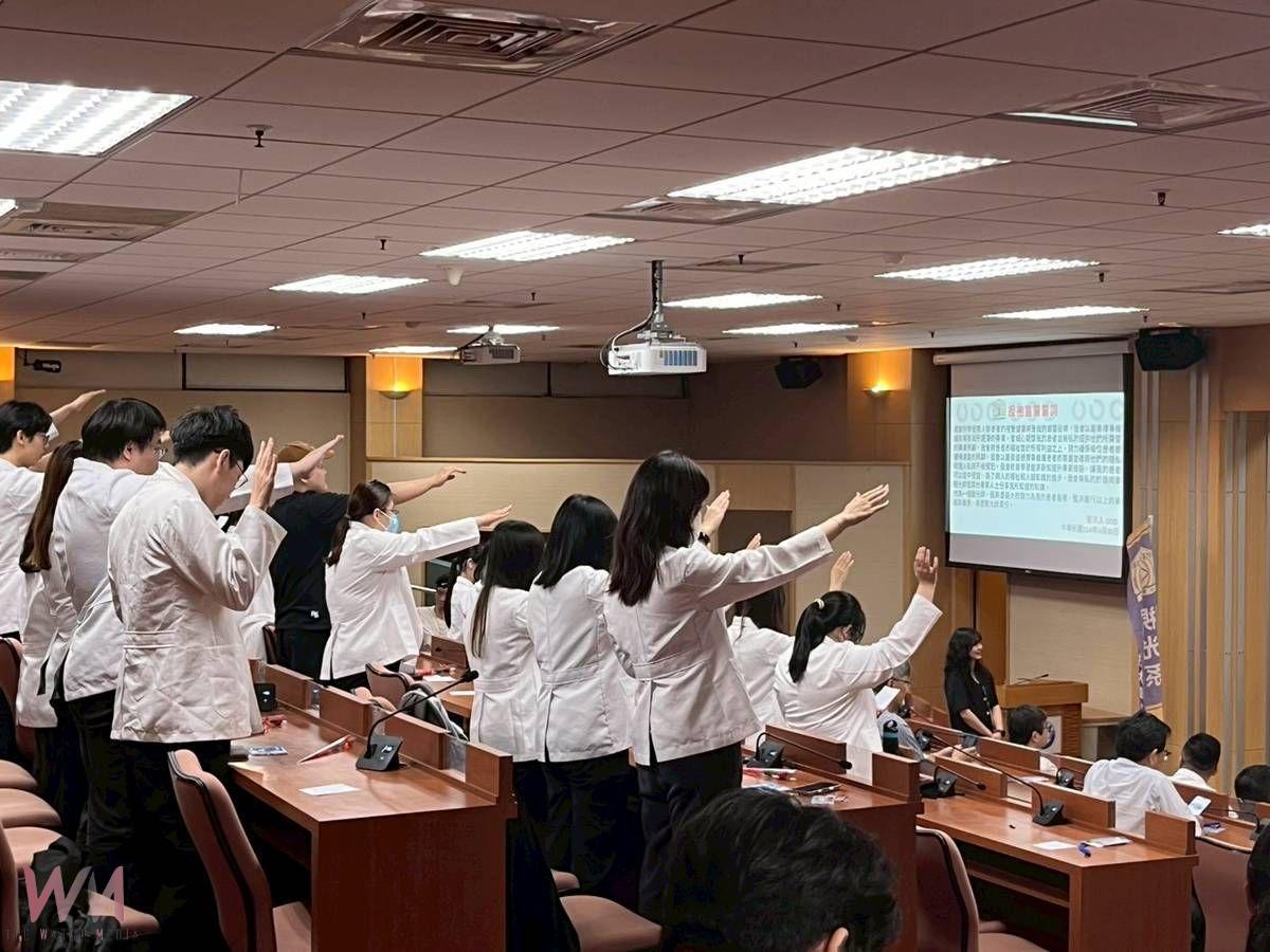 看見未來「視」界!中臺科大視光系授袍典禮 傳承社會責任與專業使命 - https://www.watchmedia01.com