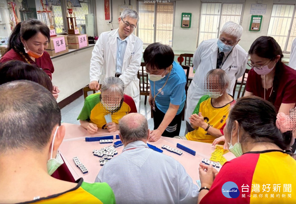 決賽進行,陳曾基院長與精神科林明燈主任及工作人員現場關心。