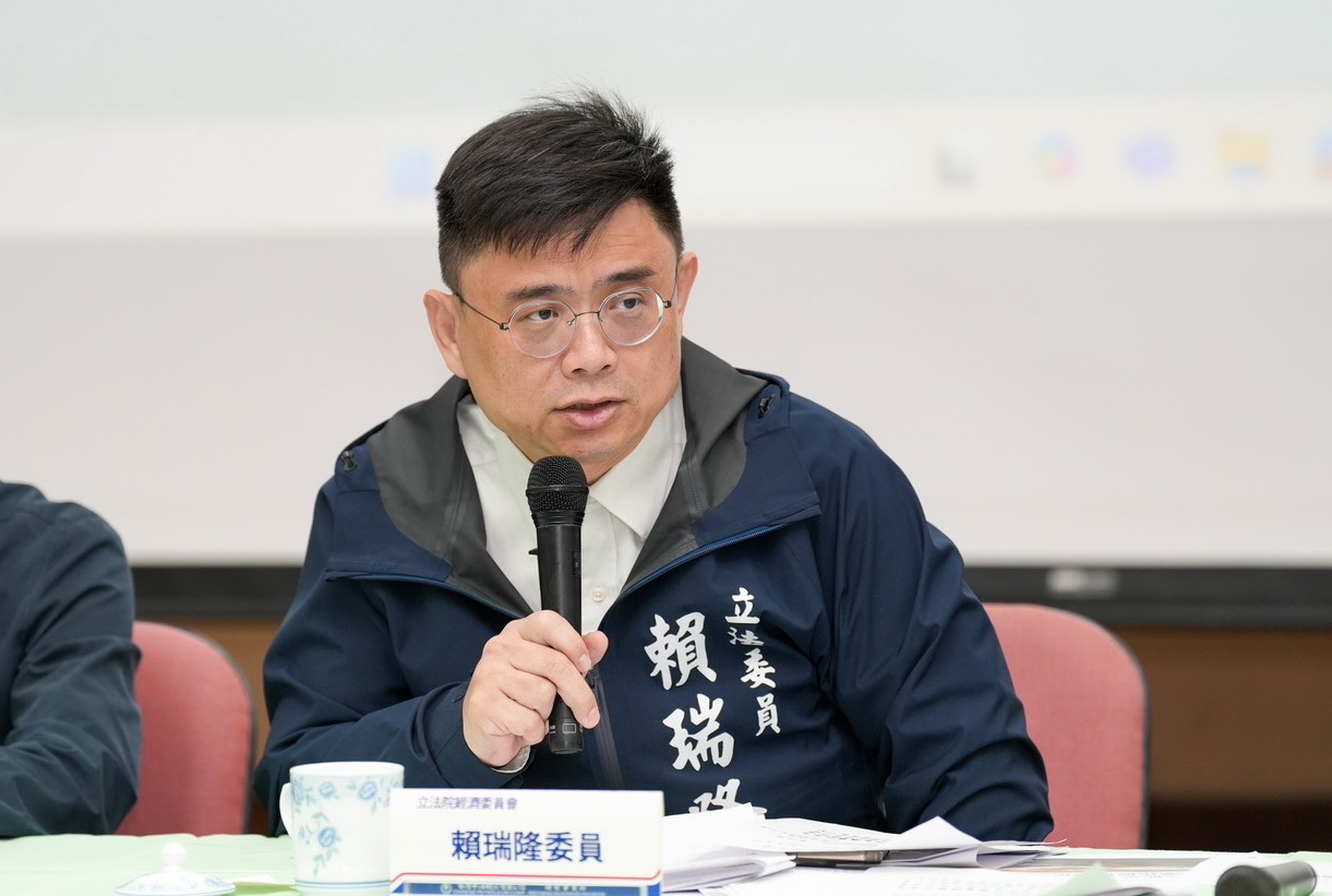 賴瑞隆成功催生880億高雄新航廈 再爭取24小時起降新機場 打通高雄交通國際動脈