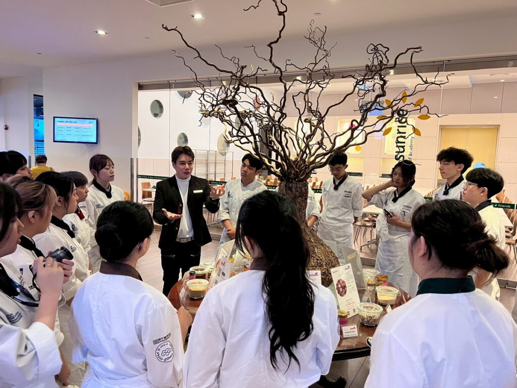 At-Sunrice廚藝學院介紹各種食材再利用的產品，使開平餐飲學生對餐飲永續有更豐富的想像。開平餐飲學校/提供