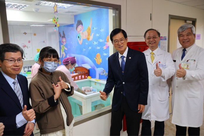 退輔會主委視導北榮桃分院 慰問榮民傷兵 4864F6A3 8AB6 4464 9F01 AFAE225E7636