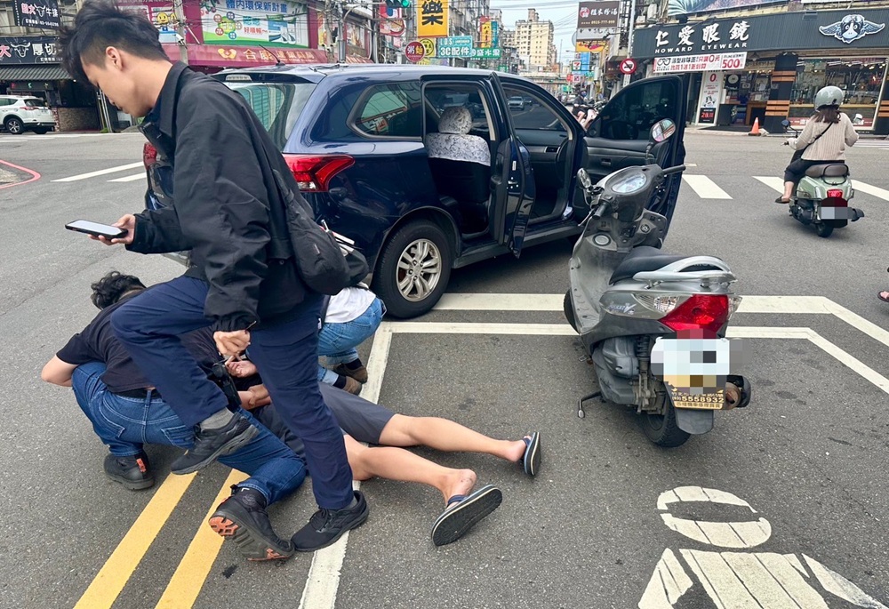 持刀搶劫前雇主金項鍊 警5小時火速逮捕看護工送辦 229 248250502a06