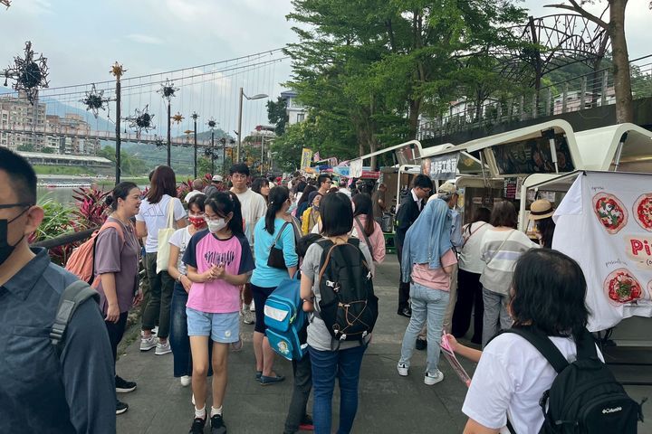 碧潭假日新亮點!行動餐車市集進駐東西岸 提供多元美食體驗
