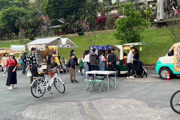碧潭假日新亮點!行動餐車市集進駐東西岸 提供多元美食體驗