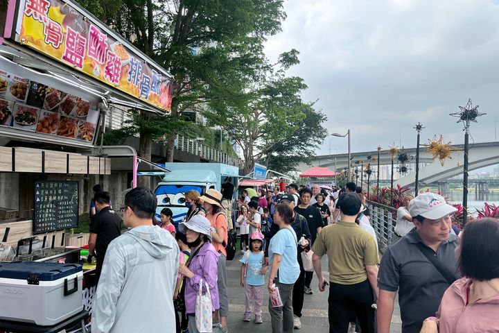 碧潭假日新亮點!行動餐車市集進駐東西岸 提供多元美食體驗