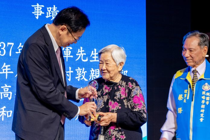表揚桃園模範母親 張善政感謝軍眷無私奉獻 88 aa991ccd d66a 4945 9e85 df05d5e73236 scaled