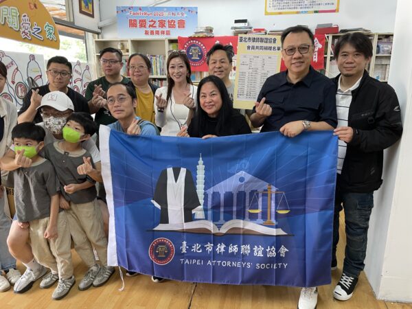 台北市律師聯誼協會獻愛心 呼籲重視移工生養問題。圖/朱立君攝