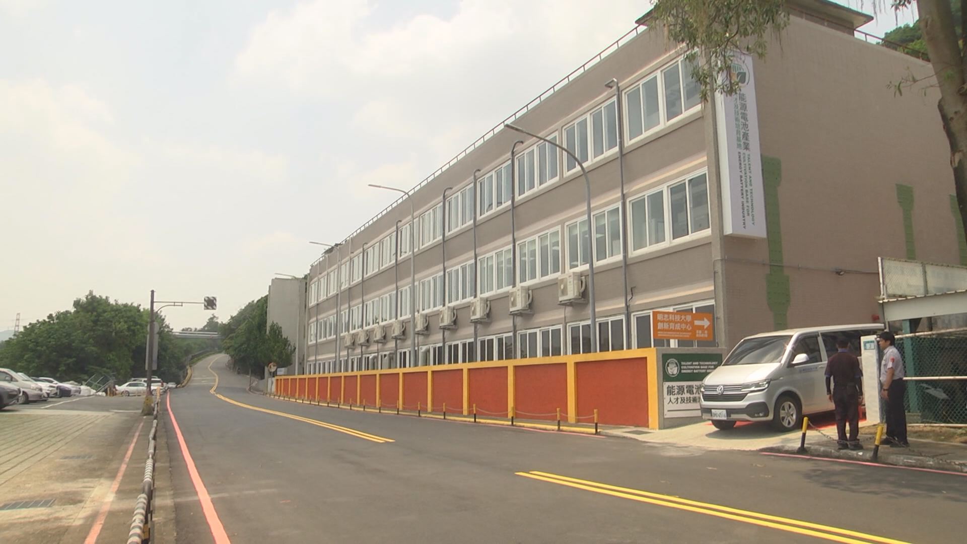 該基地坐落於400坪專屬空間,斥資1.27億元,成為全國推動鋰電池實作與技術提升的關鍵基地。