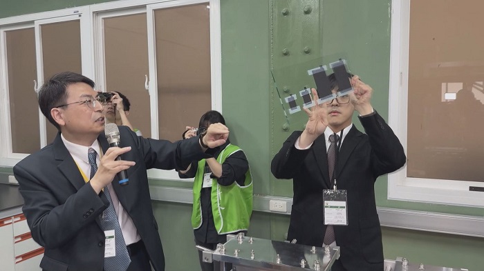 環資學院簡文鎮院長說明:這是全台第一個將電池製程設備實境化導入教學的基地,不僅提供學生實機操作經驗,更可即時支援產業端的技術升級與研發實驗。