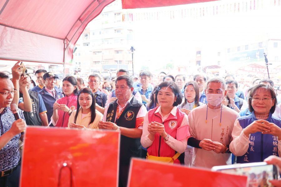 白沙屯媽祖、山邊媽祖鑾駕抵達北港朝天宮 張麗善率各界接駕祈福