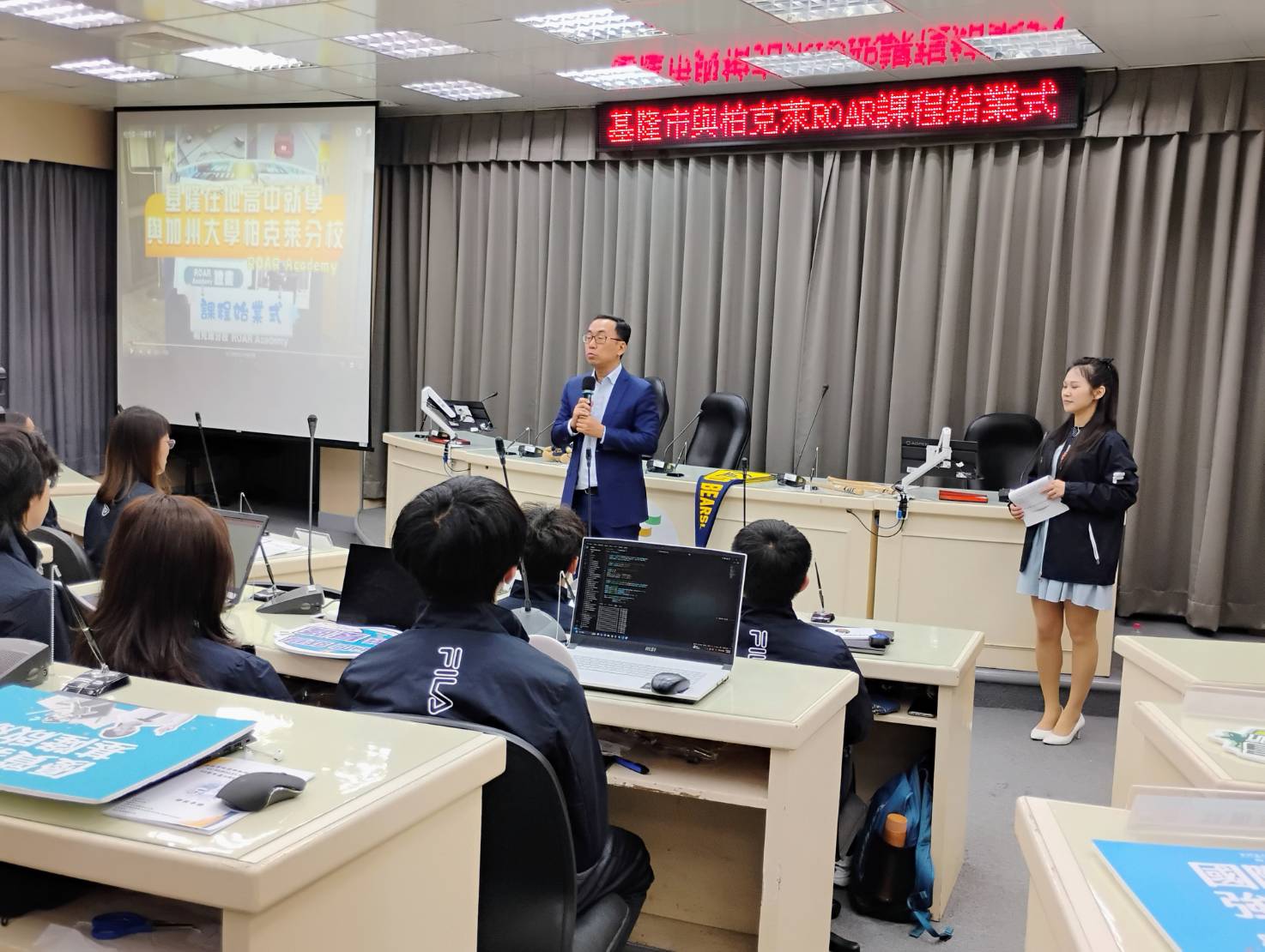 柏克萊ROAR Academy課程結業28位學子獲得國際認證與市府證書 10 485636