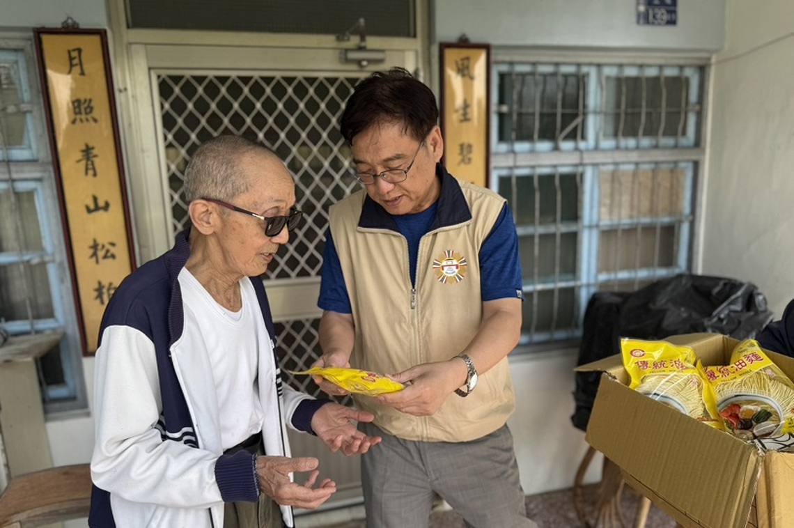 關懷獨居榮民 高雄市榮服處深入六龜山區送暖
