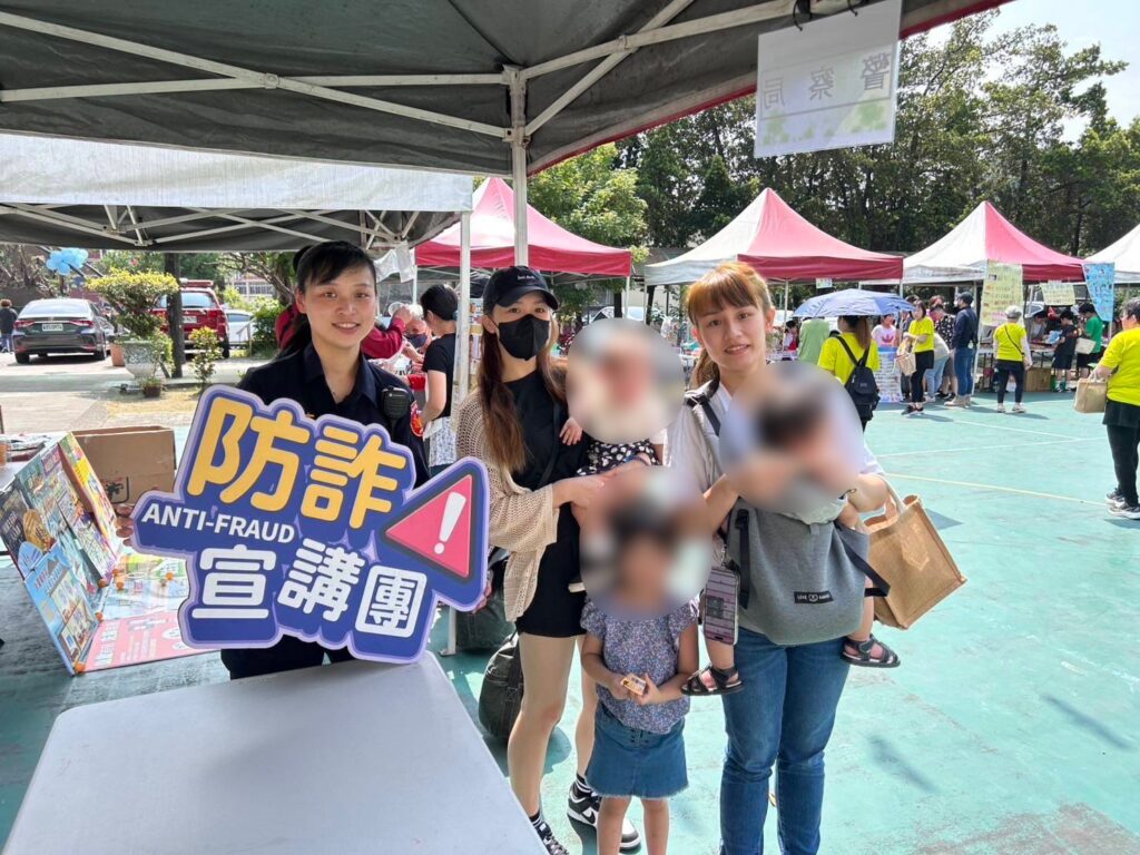 反詐觀念從小學起 國小園遊會警擺攤宣導共同樂 4 一 10
