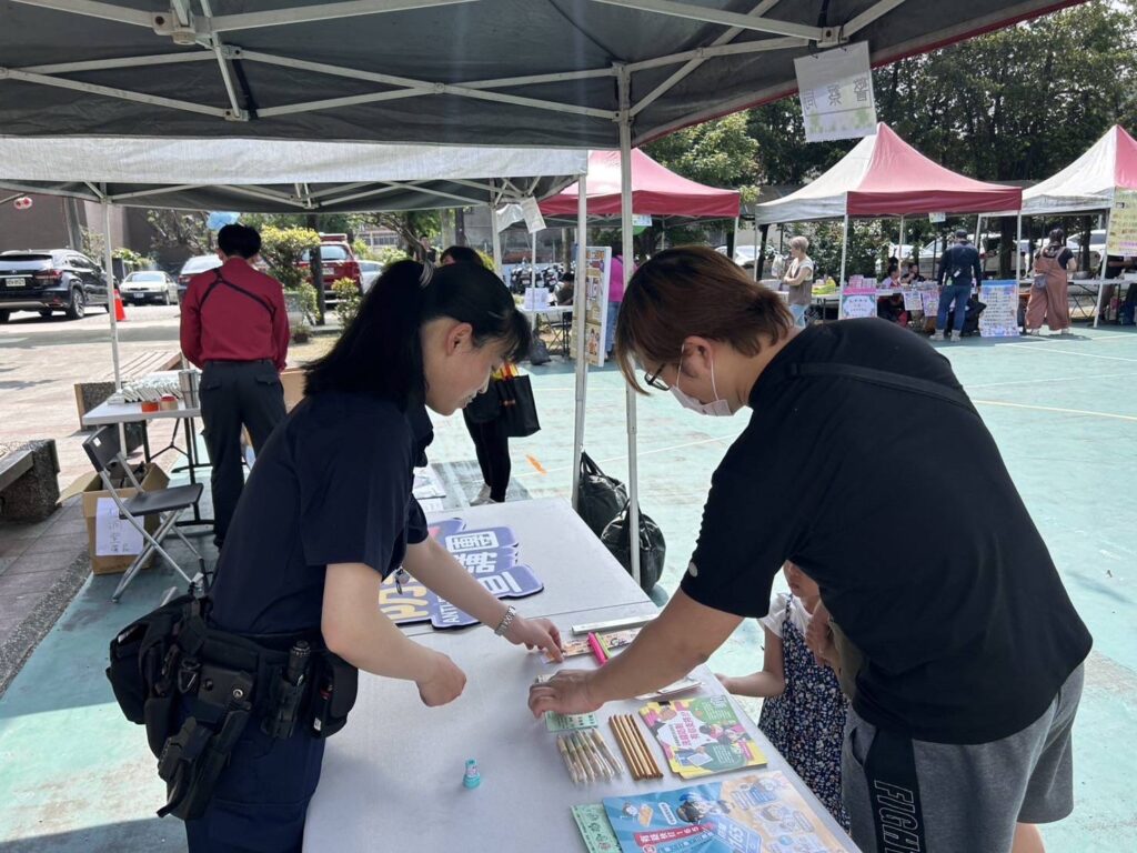 反詐觀念從小學起 國小園遊會警擺攤宣導共同樂 6 1746429116858