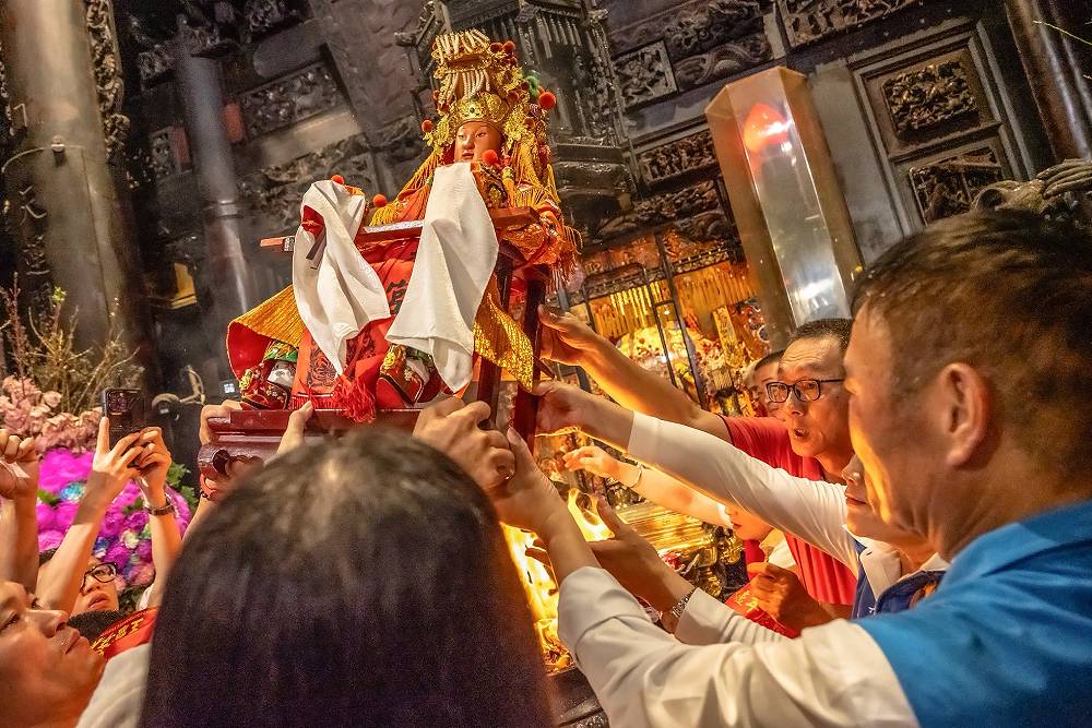 張麗善白沙屯進香遭批蹭 鍾東錦緩頰:學習媽祖包容慈悲 216 張麗善白沙屯進香遭批蹭 鍾東錦緩頰:學習媽祖包容慈悲 215