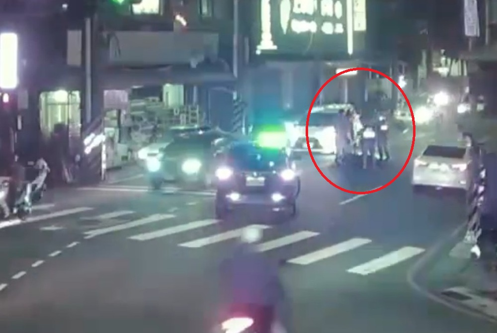 騎士涉酒駕遇警攔加速逃 55歲男拒檢傷警二罪送辦 203 cnews204250506a01