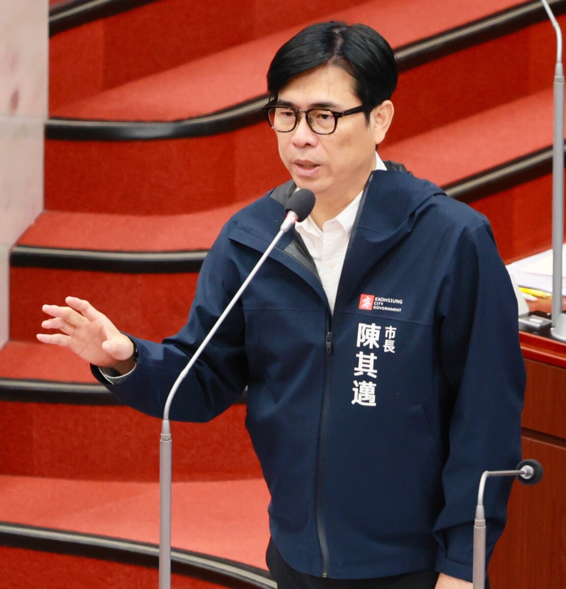 ▲市長陳其邁今日率市府團隊赴議會市政總質詢時答詢表示,針對高鐵高雄站地下連通道,會將相關規劃納入都更案之建設計畫中,預留設施空間,並配合未來都市計畫變更,提升整體交通機能。