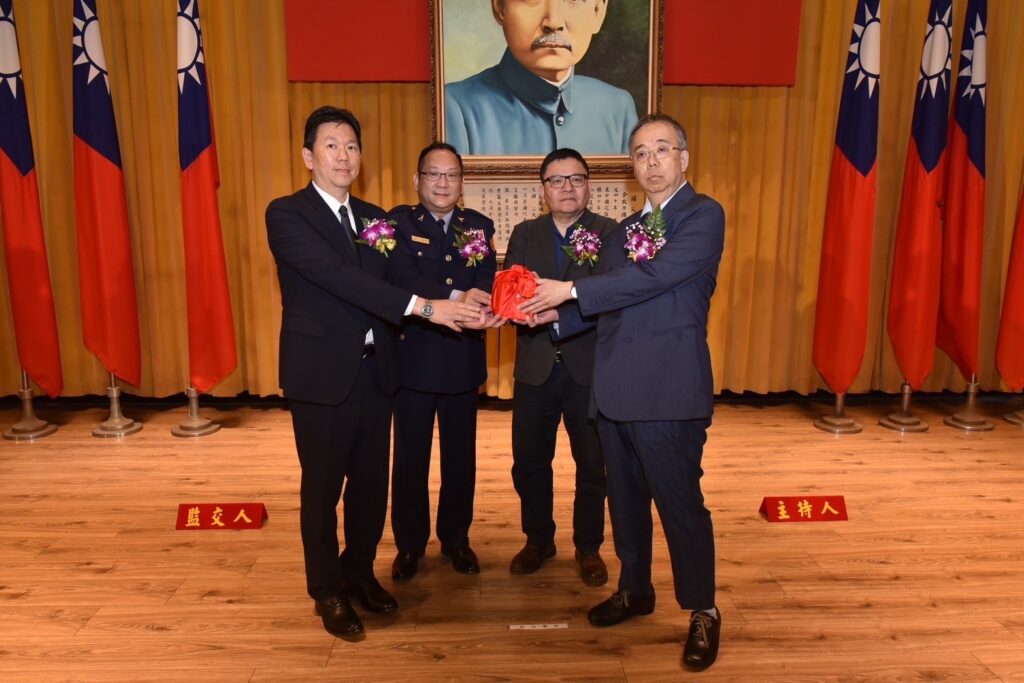 眾望所歸 基警強力後盾 風光交接 10 五