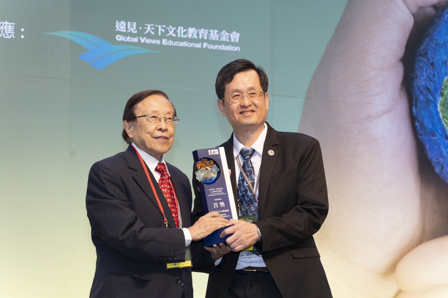 小港醫院榮獲2025第一屆《遠見》ESG醫療永續雙項大獎 展現領航者風範