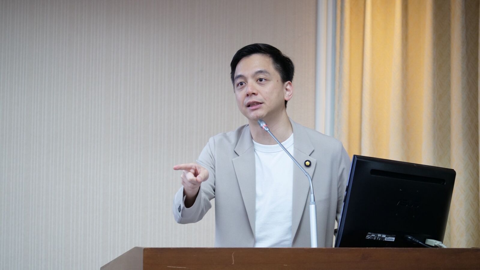 牛煦庭揭罷免驚見古人連署鬧劇 李進勇妙答:不一定是那個唐太宗 252 牛煦庭揭罷免驚見古人連署鬧劇 李進勇妙答:不一定是那個唐太宗 251