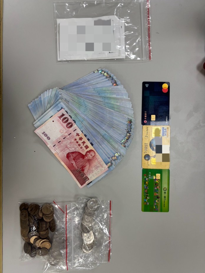 男子領錢現詭異舉動 中壢警民合作逮詐團車手 79 S 13656071 0