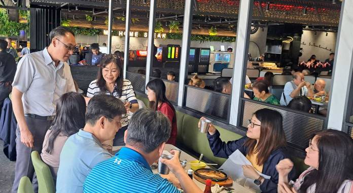 蘆竹警溫馨慶祝母親節 辦聚餐感謝女力貢獻 82 622339