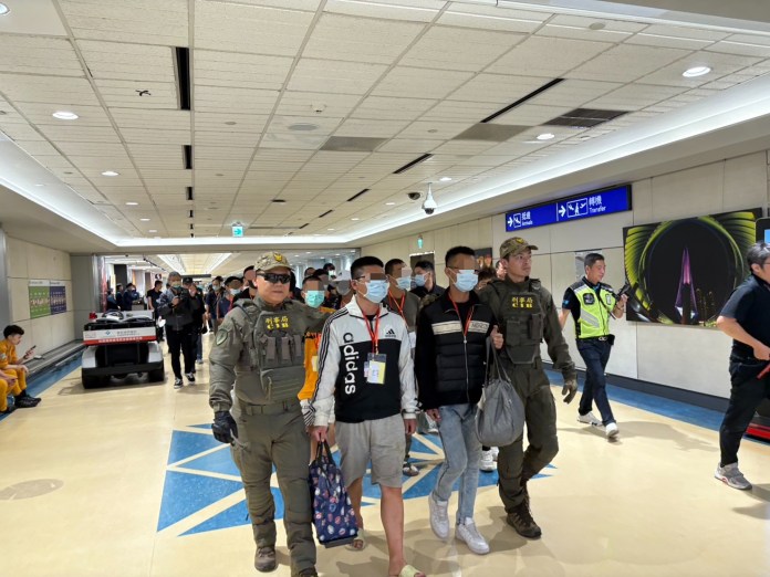 55名豬仔回來了!刑事局攜手外交部赴緬甸救援 25人遭通緝歸案 78 S 19988736