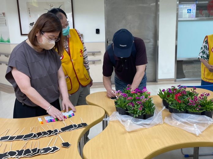 北榮桃園分院護理之家舉辦母親節活動 促進長輩社會參與 32 scaled