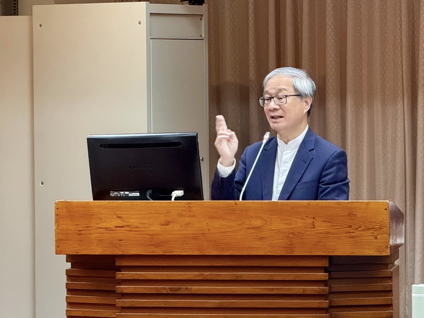 文化部長李遠坦言，OTT平台興起確實改變了許多人的觀影習慣，導致電影院整體票房下滑。(圖／葛如鈞國會辦公室)