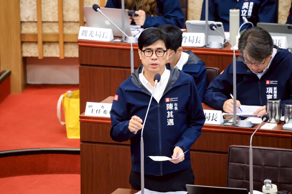▲有關議員關心香蕉碼頭與棧庫群空間活化轉型，市長陳其邁答詢回應，將打造AI產業聚落，促進高雄產業轉型與城市發展。
