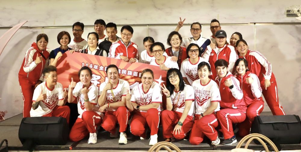 實力數字會說話 新北全原運勇奪88面獎牌全國第3 5 《圖說》副市長陳純敬表揚傳統樂舞隊選手。〈原民局提供〉