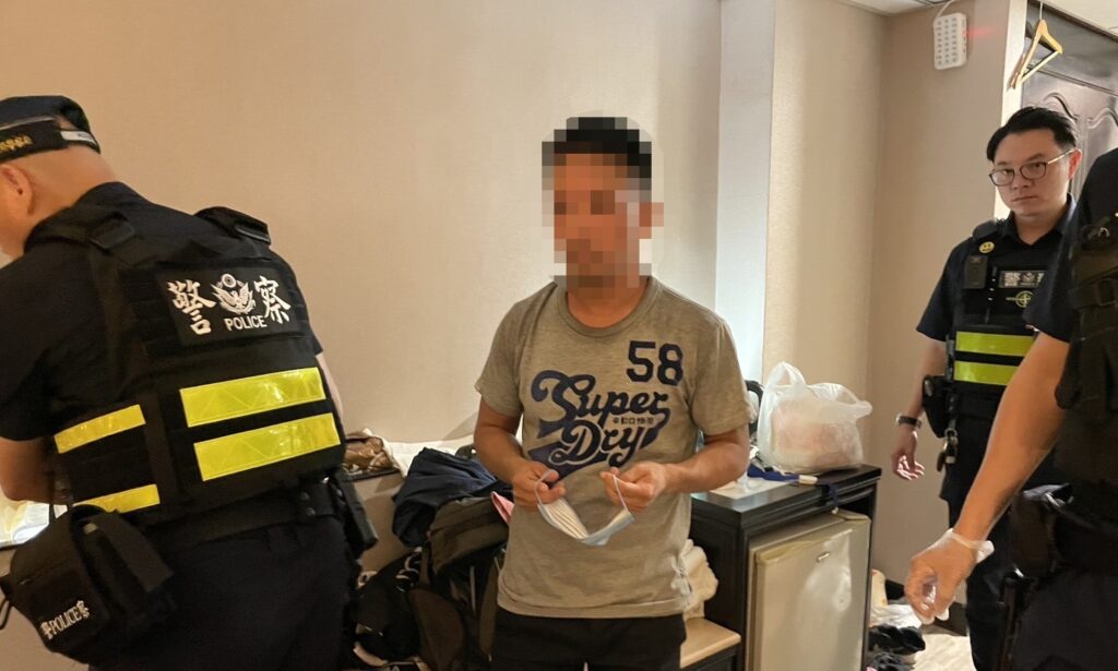 男子訂外送開門取餐              赫見警方致吸毒現形