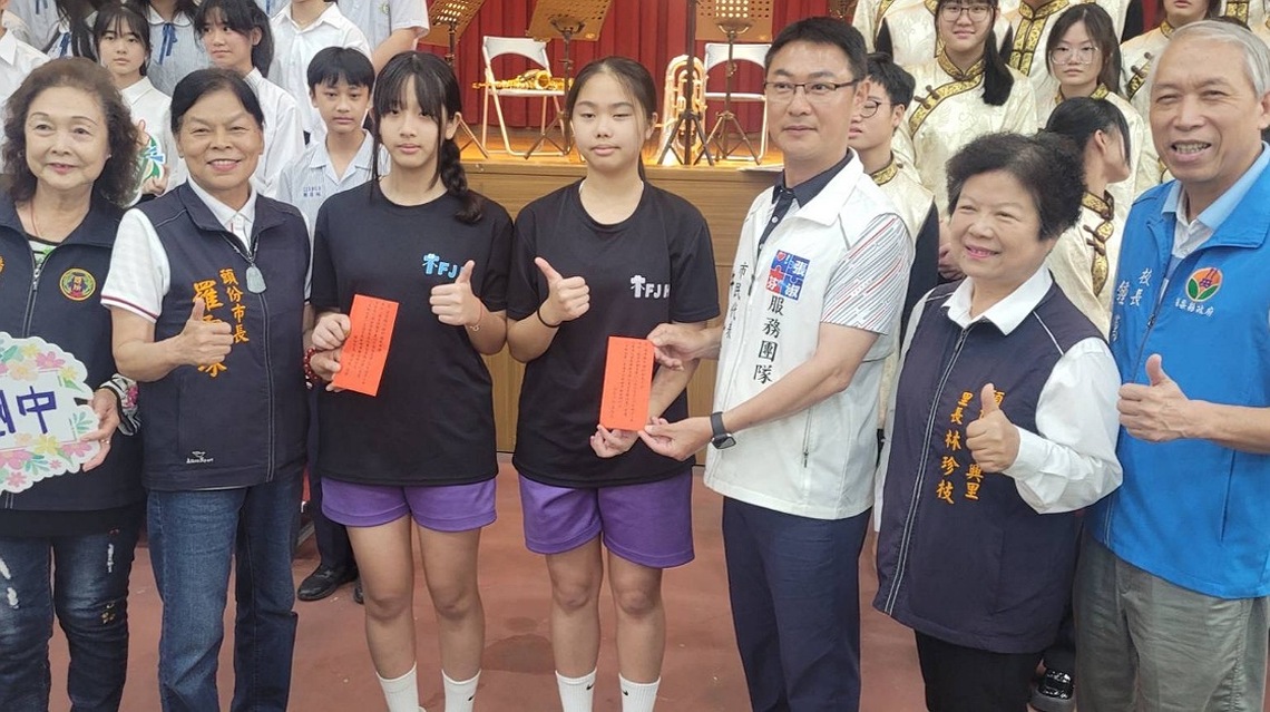 頭份國中藝文團隊優異表現 市長羅雪珠親赴學校表揚