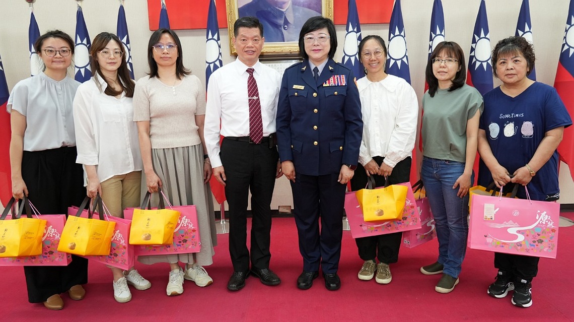 竹縣警局與義交大隊長攜手 母親節獻祝福感謝同仁付出