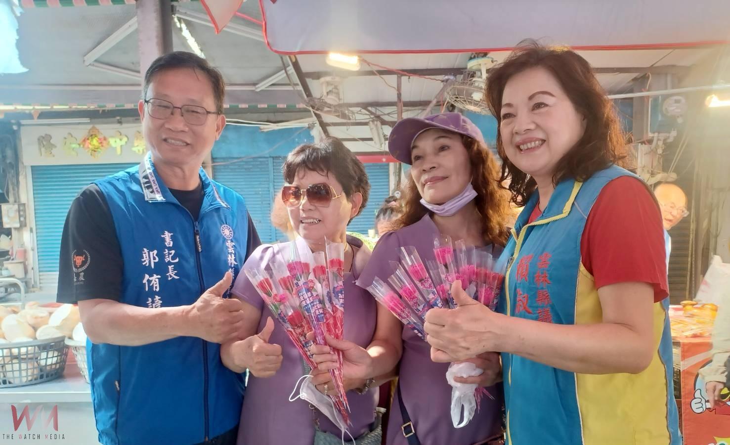 母親節傳遞祝福　國民黨雲林發康乃馨