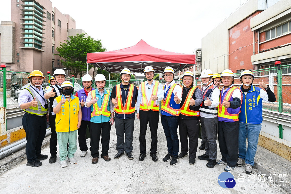 桃園市長張善政視察「蘆竹區南工路一段KAE-L幹線雨水下水道工程」。<br /><br />