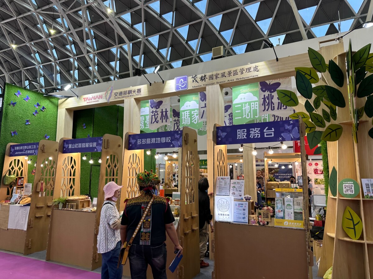 ▲展場規劃可重複使用的環保建材，響應永續旅遊的新旅遊型態。(記者/朱星明翻攝）