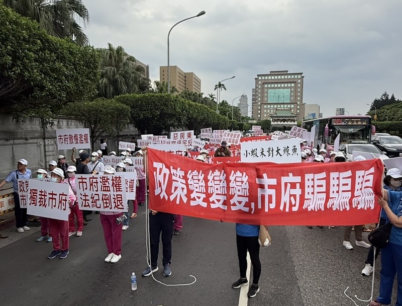 【高雄不聽，我們北上說】高球場封場風波延燒　200人凱道陳情總統府盼聽見基層聲音