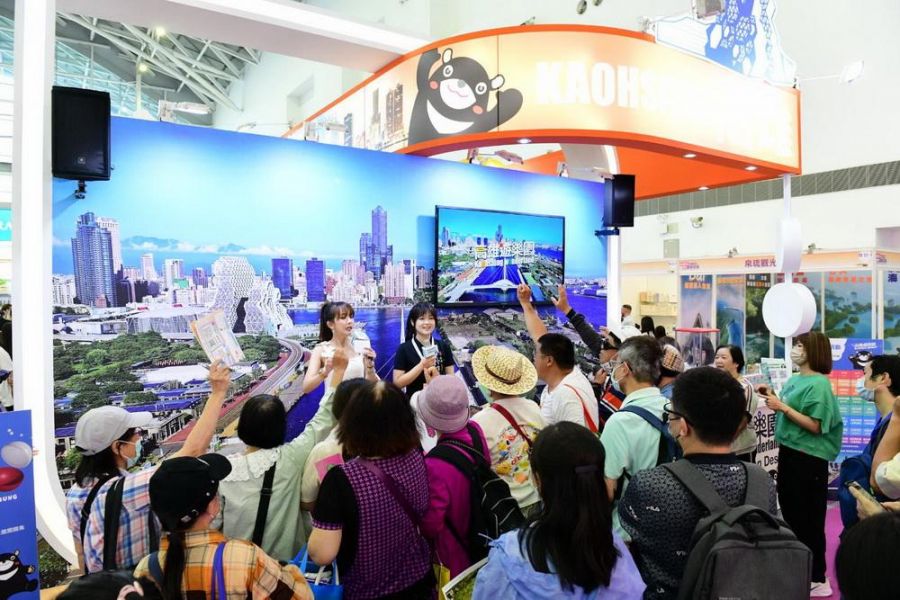 2025高市旅行公會國際旅展熱鬧登場 超萌高雄熊攜手蜜柑揭幕