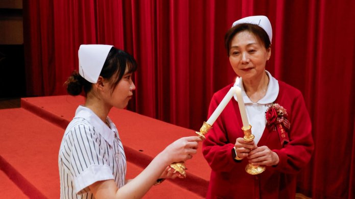 長庚科大加冠典禮點亮蠟燭 300護理生傳承救人使命 89 S__13689096_0