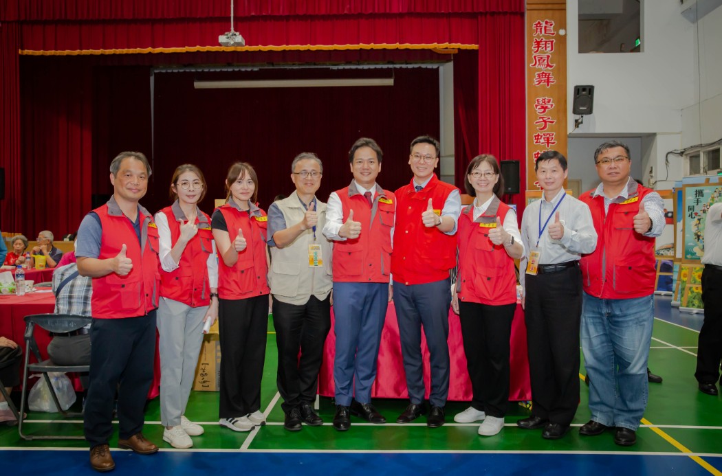 新竹市2025城鎮韌性演習圓滿結束,國安會副秘書長林飛帆(右4)給予此次演習高度肯定(圖/記者張家燁翻攝)