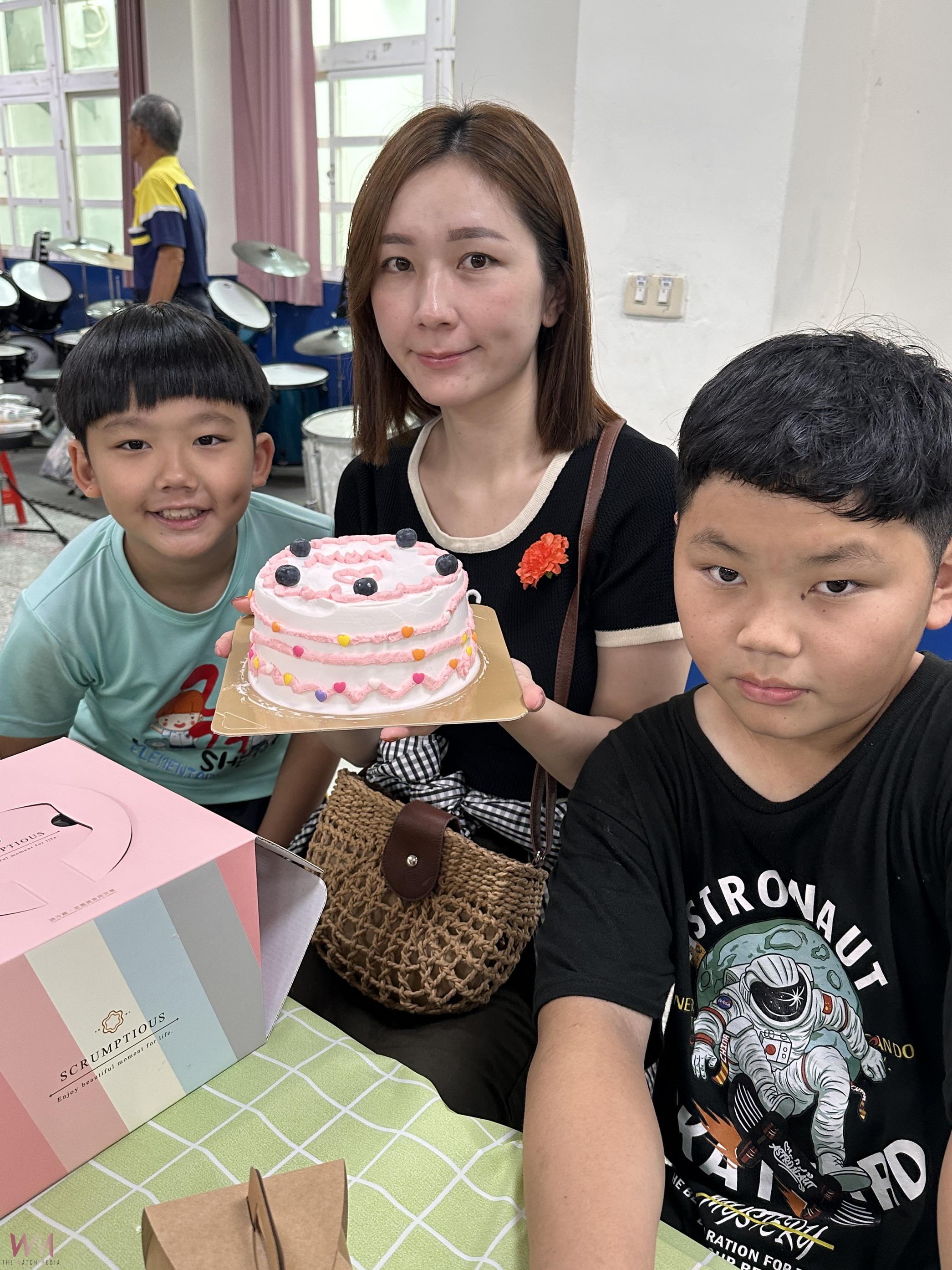 （有影片）／國聖國小舉辦感恩蛋糕DIY活動　親子攜手迎接母親節溫馨時光