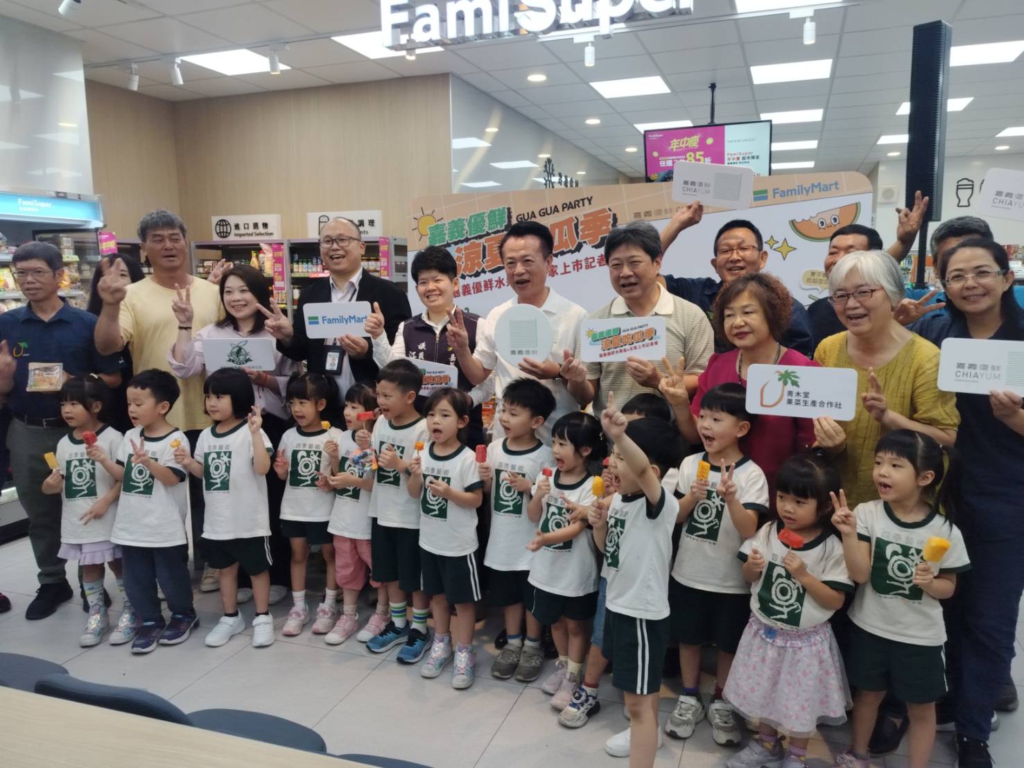 圖文:嘉義優鮮首推瓜瓜水果餐盒全家4,300門市開賣銷量上看20萬盒嘉義涼夏吃瓜季登場。